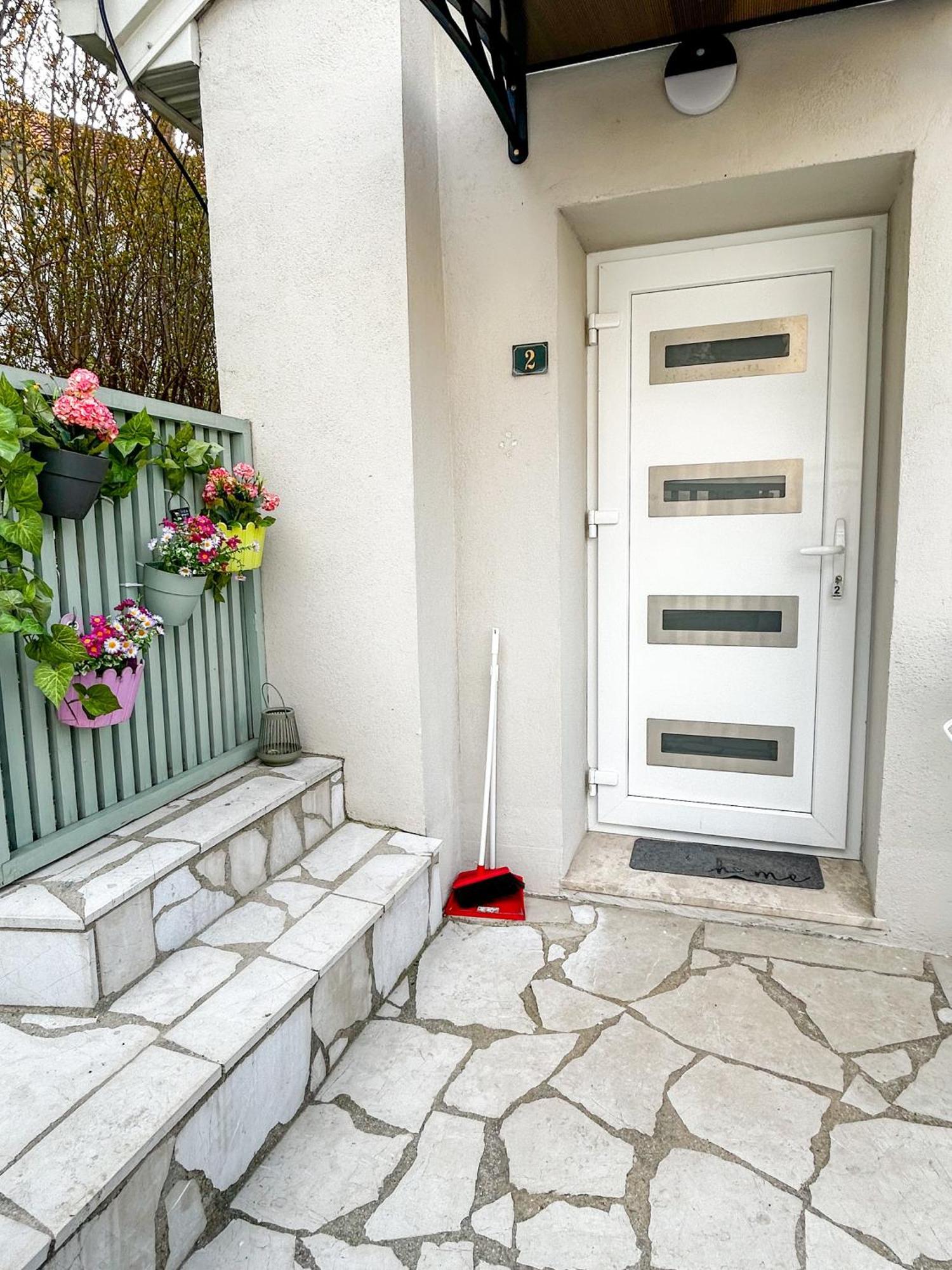 Old Town Premium Apartments- Free Parking *